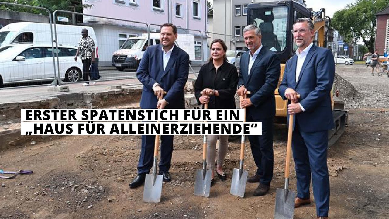 Erster Spatenstich für ein „Haus für Alleinerziehende“