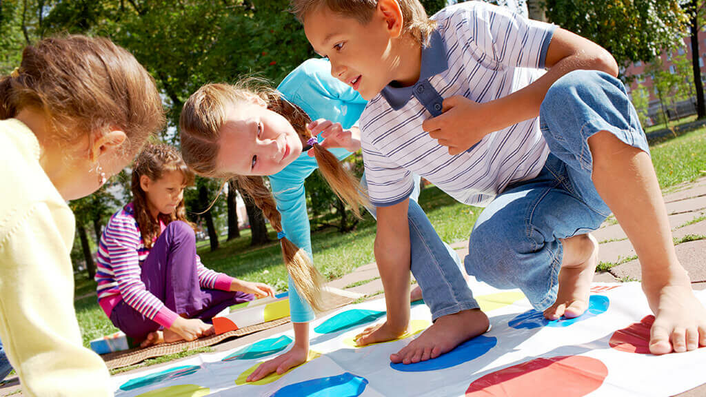 kinder spielen twister