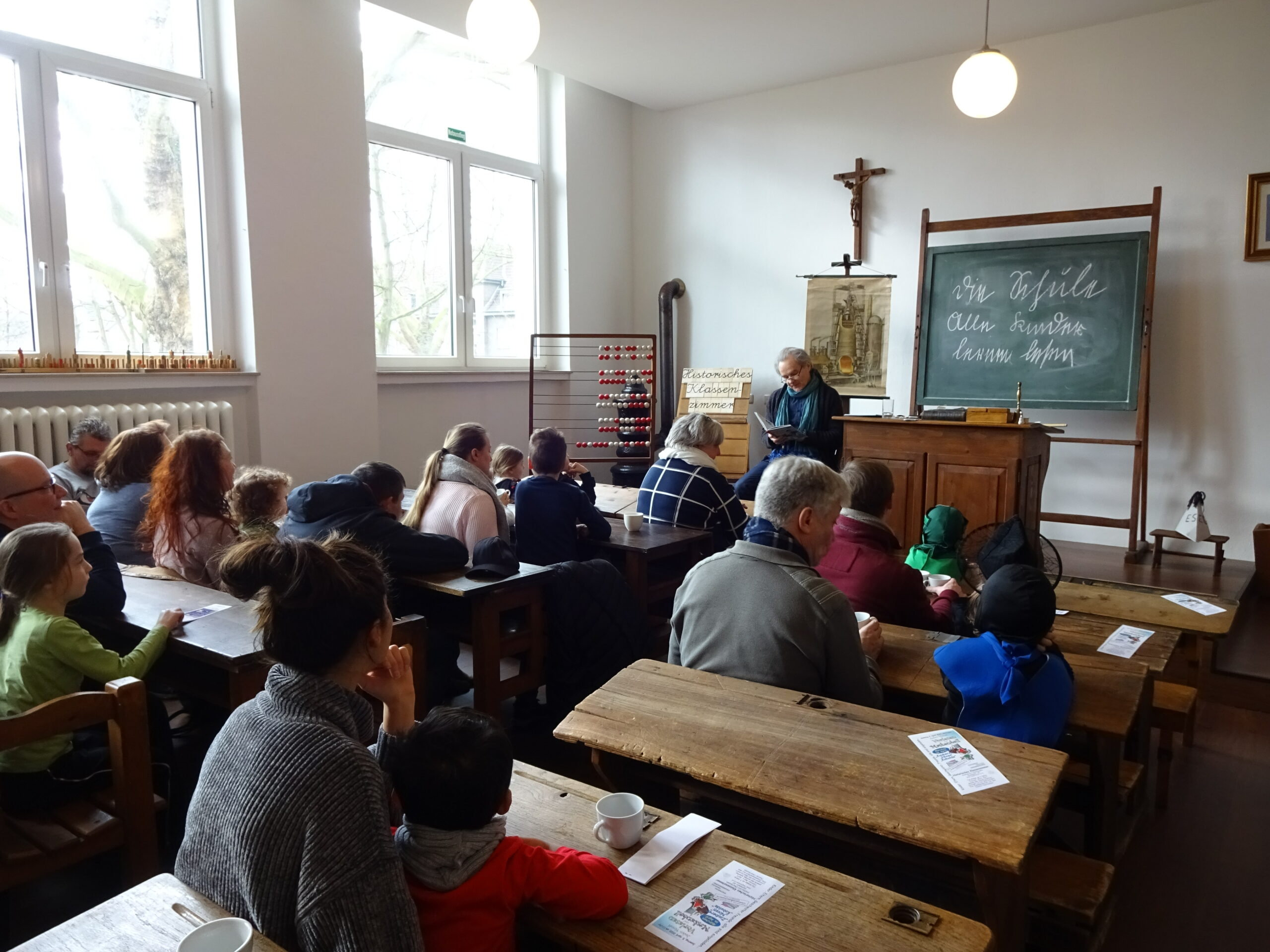 Historisches Klassenzimmer: Vorlesen und Maskenball