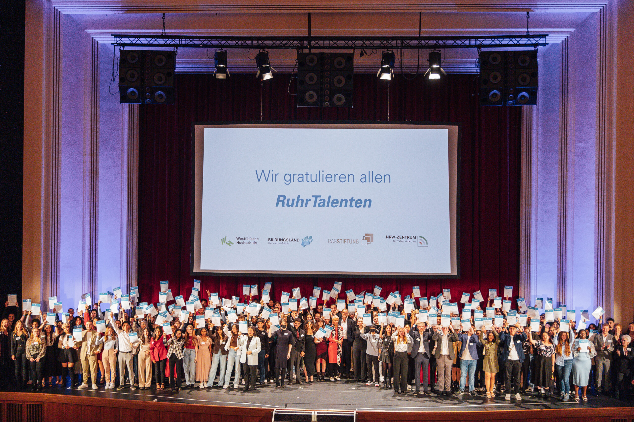Fast 200 Neuaufnahmen in das Schülerstipendienprogramm RuhrTalente