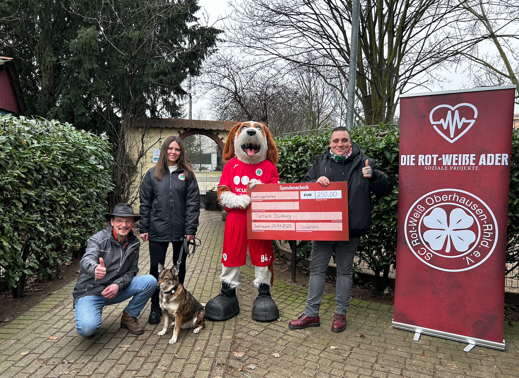 Rot-Weiẞ Oberhausen spendet an das Tierschutzzentrum Duisburg