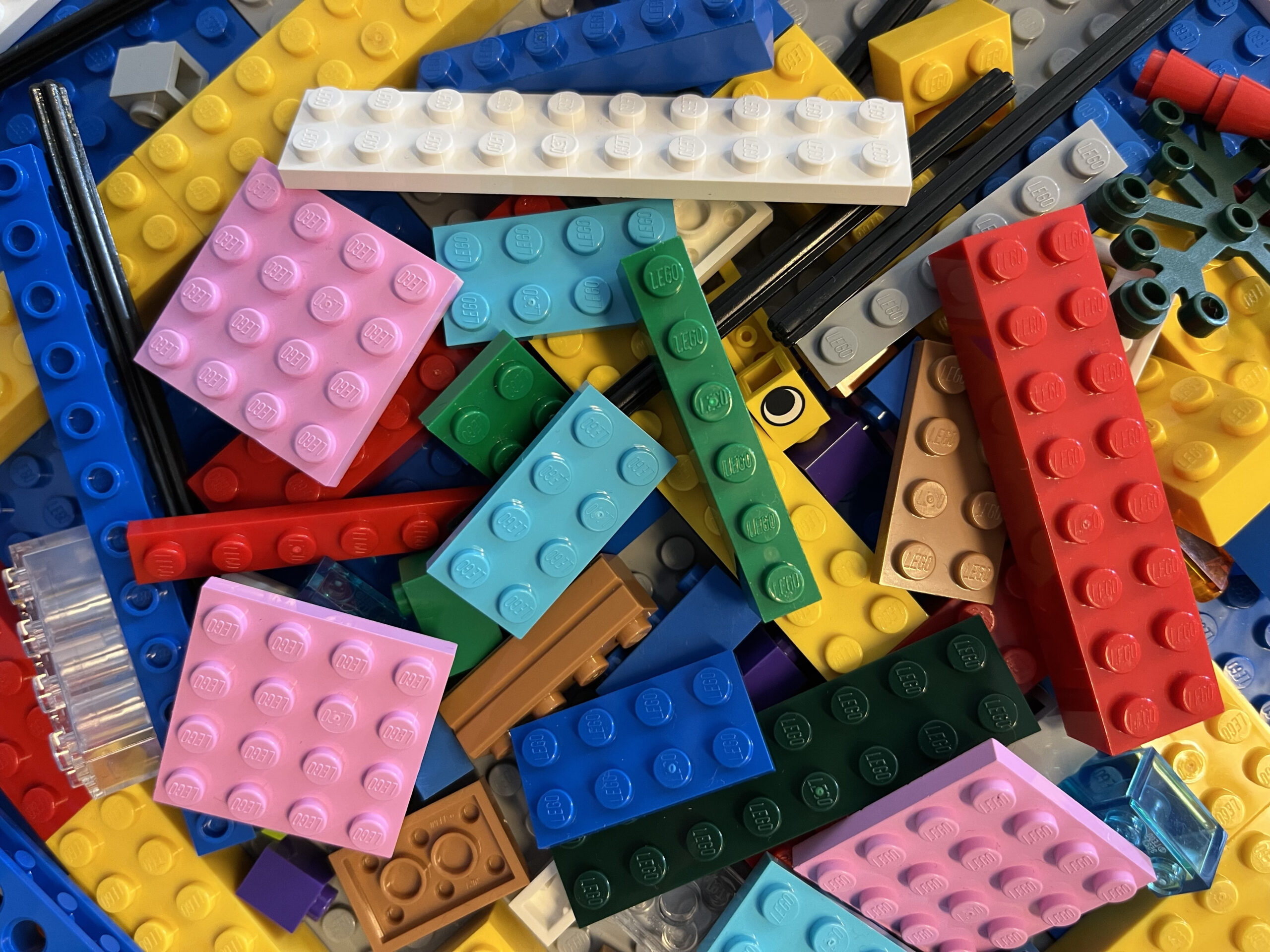 Kleine Steine ganz groß! Entdecken Sie im BERO die kunterbunte LEGO Welt