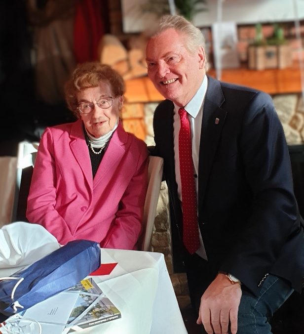 Bürgermeister Flore gratuliert Hedwig Borns zum 100. Geburtstag