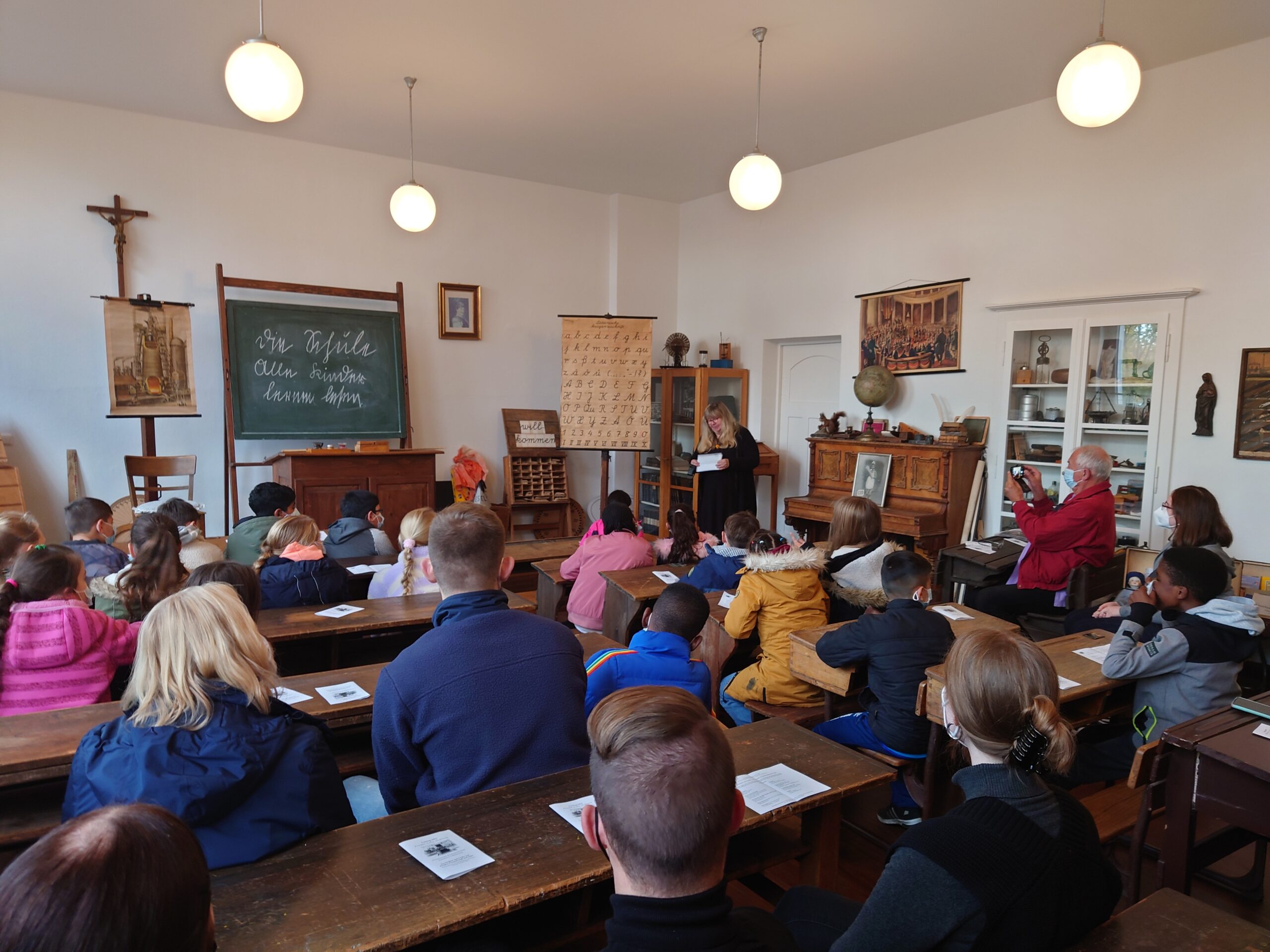 Tag der offenen Tür: Vorlesen und Maskenball im Historischen Klassenzimmer Oberhausen
