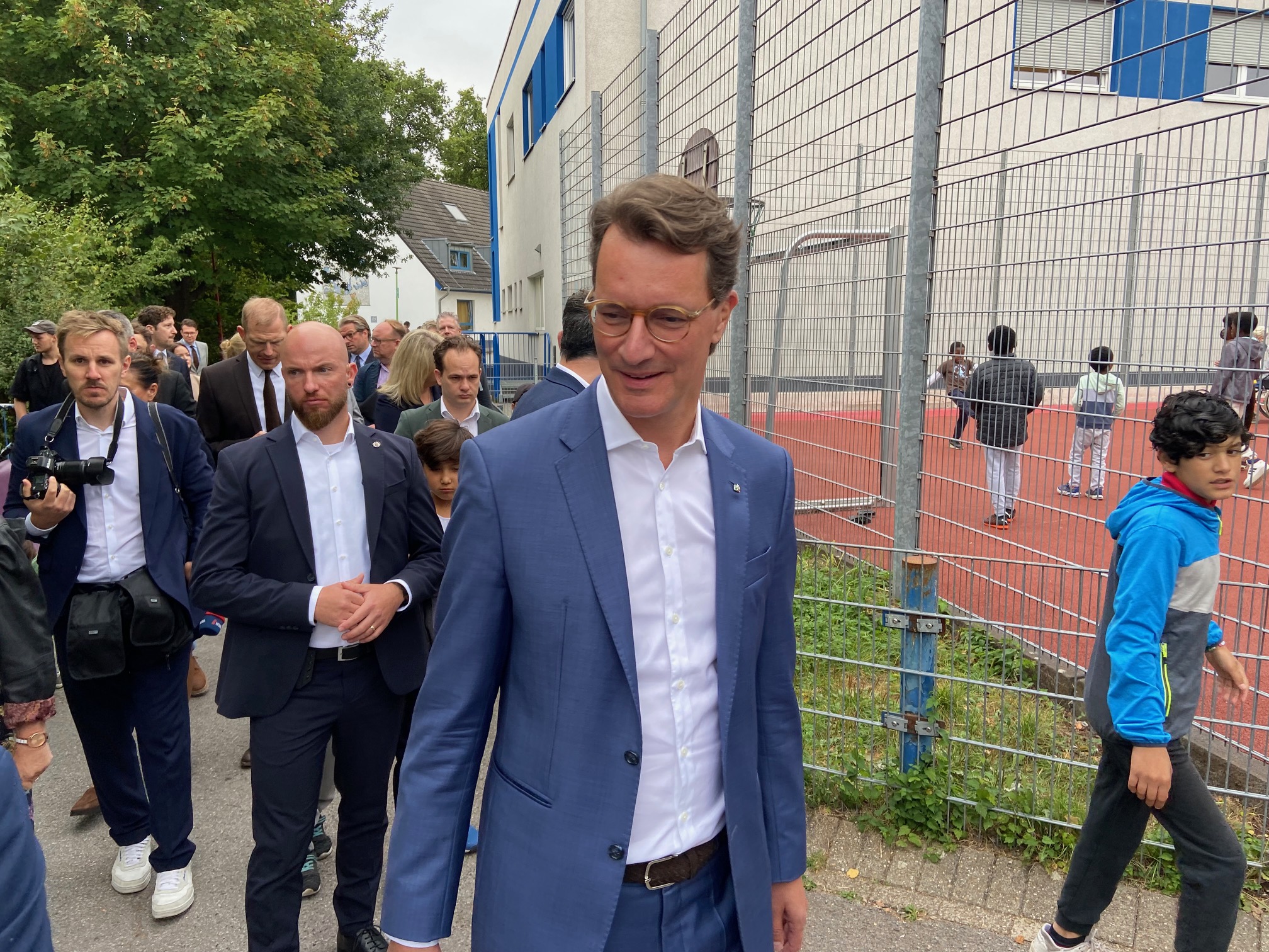 Ministerpräsident Hendrik Wüst besucht das Friedensdorf in Oberhausen